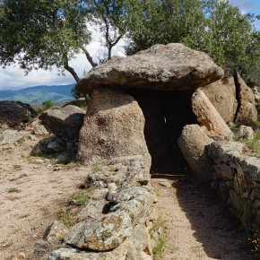 Ruta 144. Sant Climent Sescebes, dolmens i menhirs i&nbsp;Vilartolí.